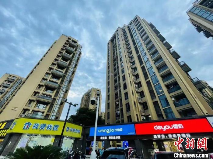 資料圖：多家房地產中介。 蘇婷 攝
